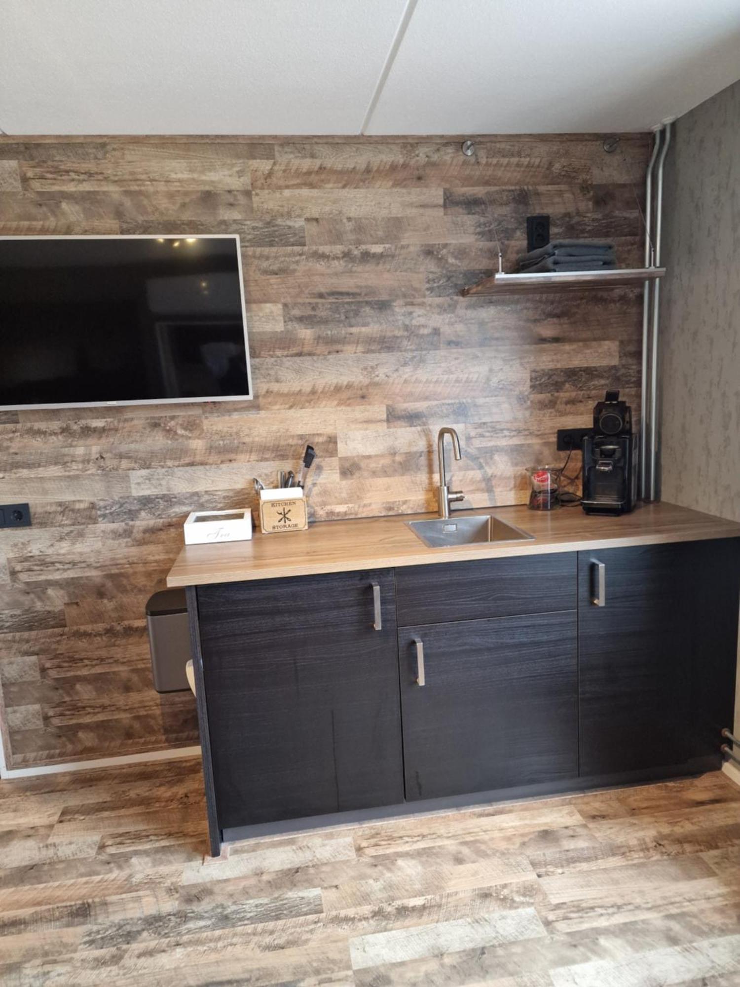 Bed & Budget Mackenzieplaats Wilp Esterno foto