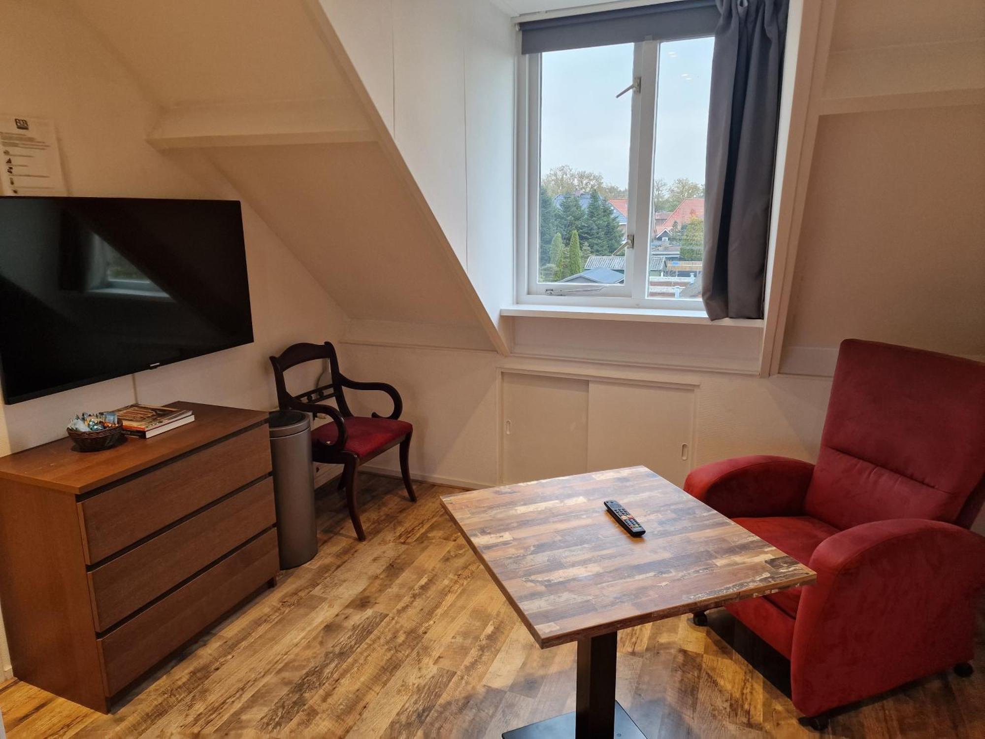 Bed & Budget Mackenzieplaats Wilp Esterno foto
